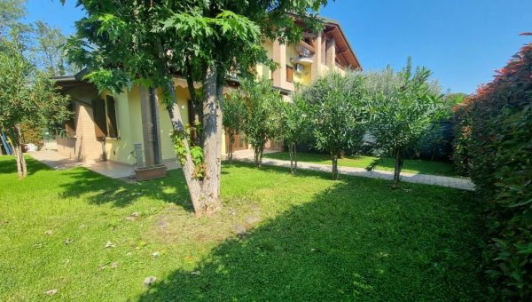 Rif.2214 Bibbiano: Appartamento con Giardino Privato ed Ingresso Indipendente € 200.000   