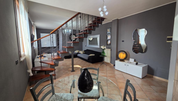 Rif. 2259 San Polo d'Enza loc. Barcaccia: Appartamento su due livelli in contesto riservato € 159.000 