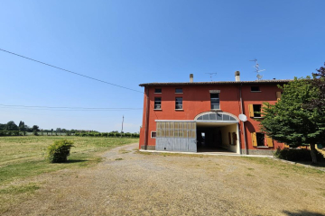 Rif. 2267 Bibbiano: Corte di Campagna con terreno e bassi servizi € 410.000 
