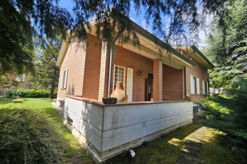 Rif. 2269 Bibbiano: Casa Singola con Ampio Giardino Privato € 390.000  