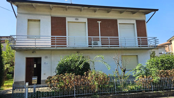 Rif. 2275 Bibbiano: Casa Singola con Giardino Privato e ampi spazi € 340.000 