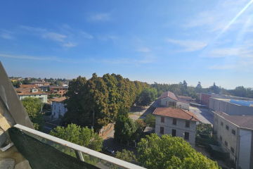 Rif. 2264 Montecchio Emilia: Attico con 2 Camere e 4 Balconi in Centro € 109.000